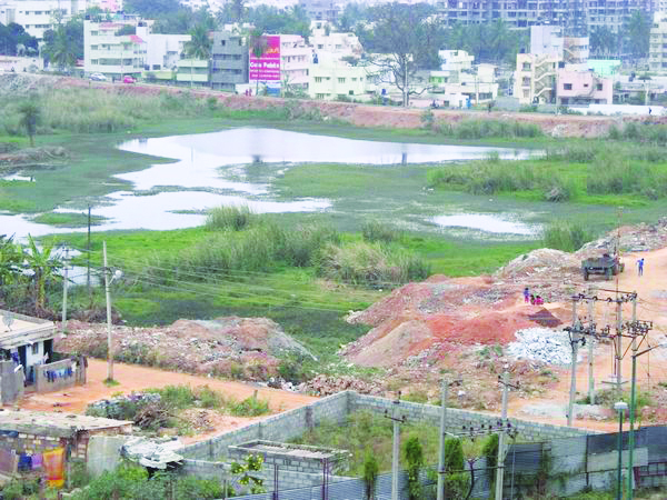 ಪ್ರಭಾವಿಗಳಿಂದ ಭಾರೀ ಪ್ರಮಾಣದ ಕೆರೆ ಒತ್ತುವರಿ